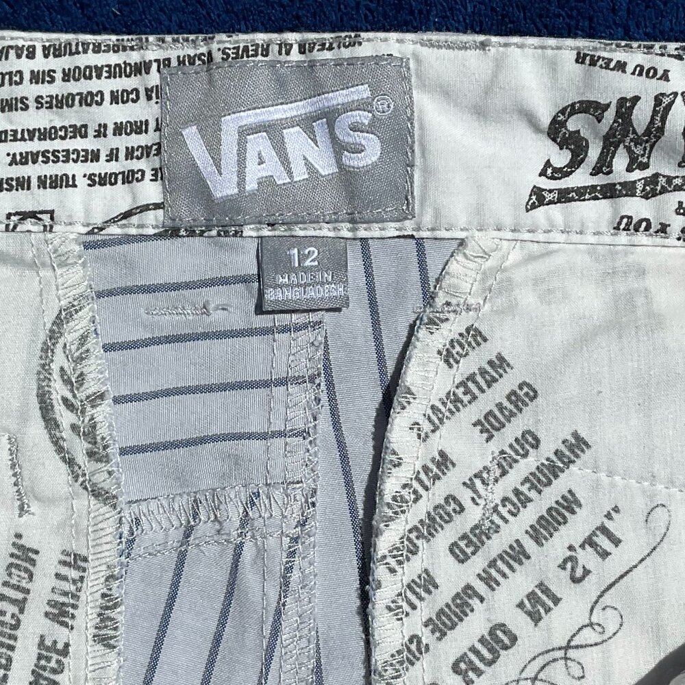 Van's Slashback Skater Shorts Striped Grey on Darker Grey Like New Boys Size 12 - Picture 4 of 7